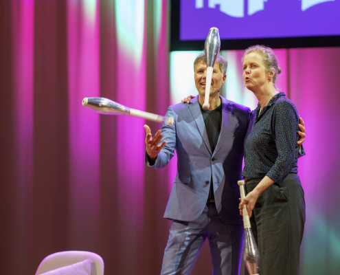 Hoe FNV met jongleerballen de stilte doorbrak